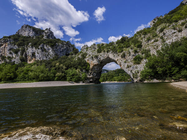 Hôtel idéal pour découvrir les gorges de l'Ardèche - Auberge des Pins, Aubenas
