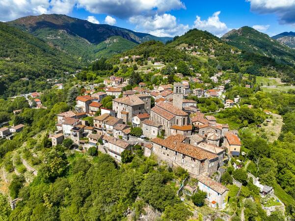 Hôtel proche Antraigues-sur-Volane, Auberge des Pins à Aubenas